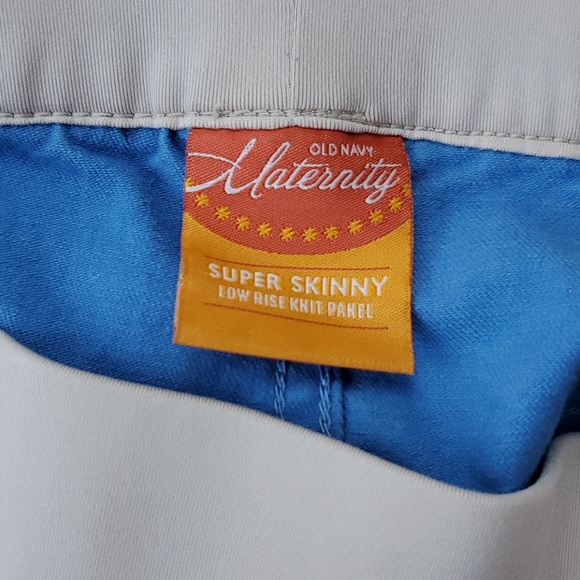 Old Navy Maternity Super Skinny Low Rise Pants - Picture 3 of 3